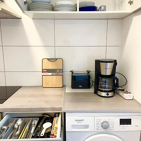 Cozy 2-bedroom With Kitchen *