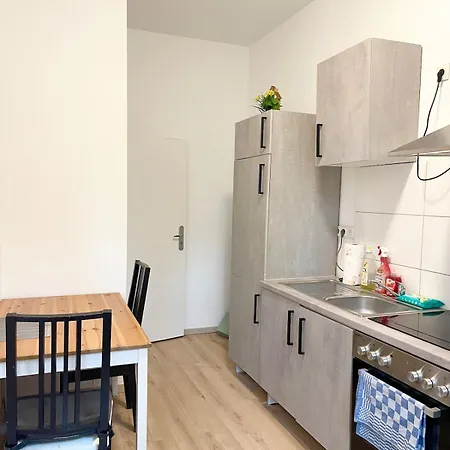 Cozy 2-bedroom With Kitchen *