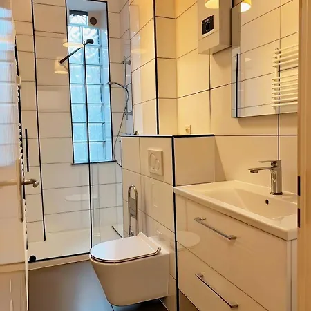 Cozy 2-bedroom With Kitchen Apartamento